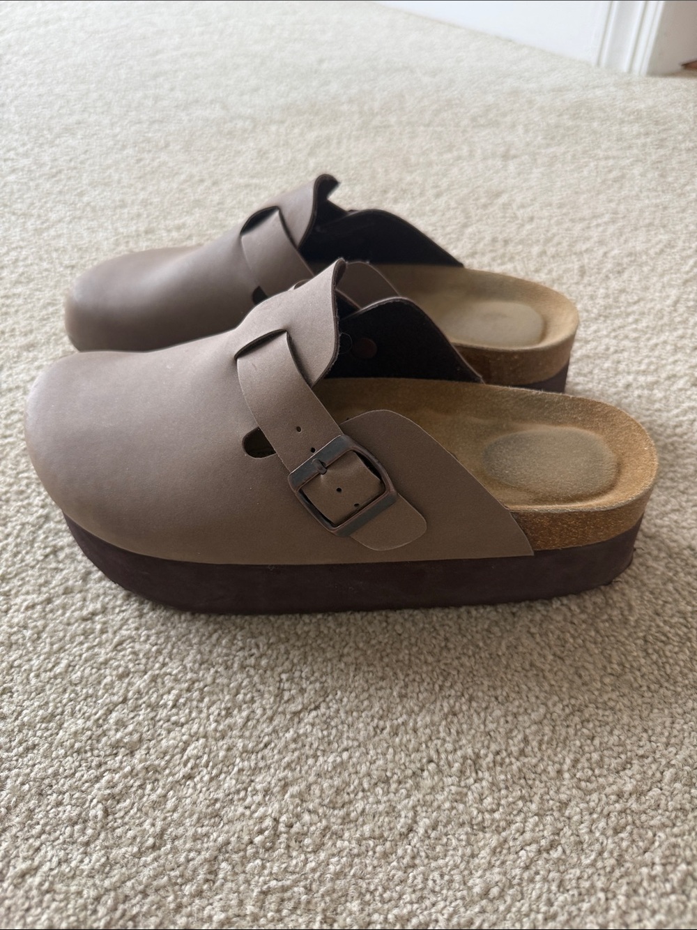 Platform Slip on Clogs Sz 9 light brown